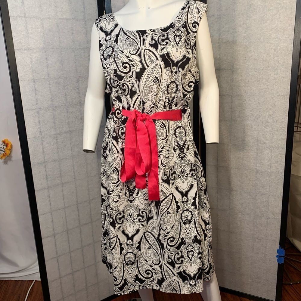 Sweet Black & White Paisley Dress